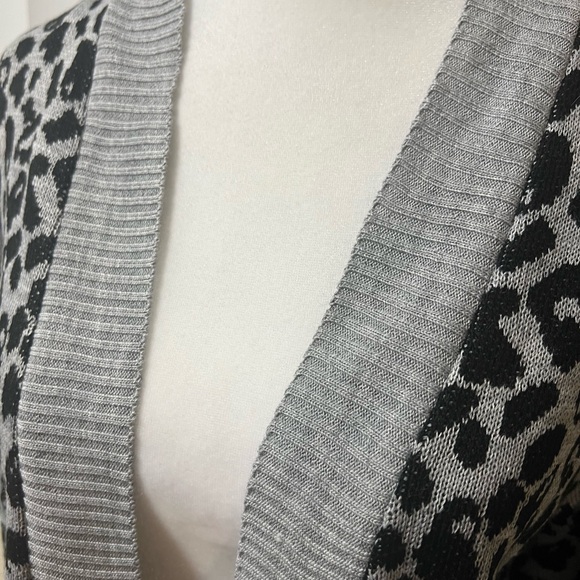 Nine West Leopard Cardigan SIZE M. - Picture 8 of 14